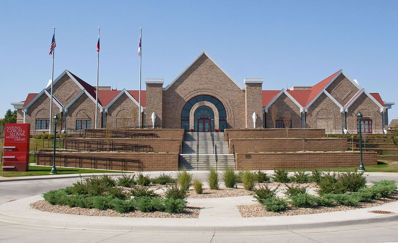 Google data center campus in Palo, Iowa adjacent to agricultural land